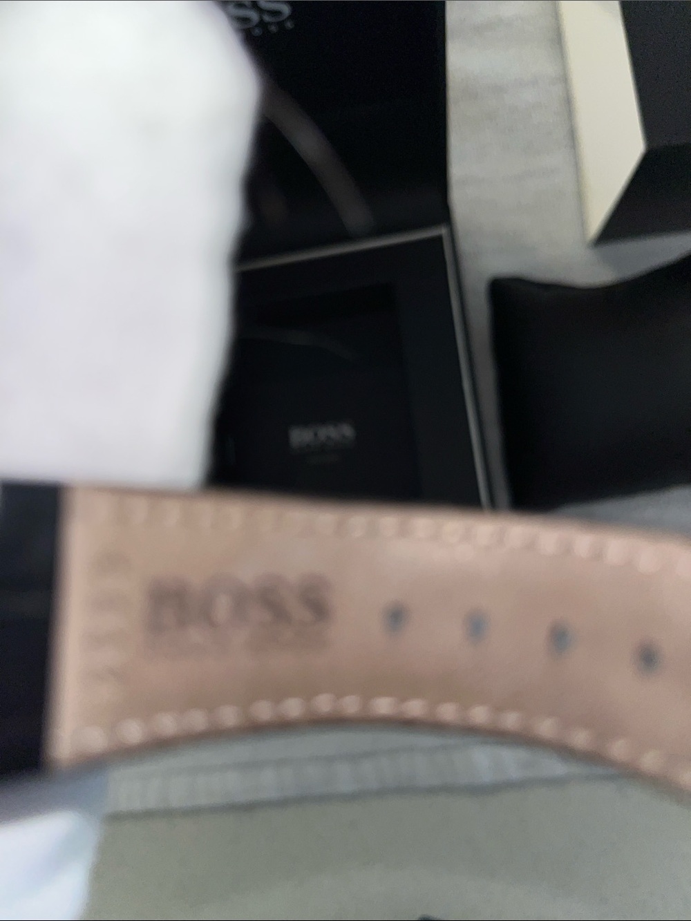 Hugo Boss Men's White Dial Gold Case Black Leather Strap Watch EUC - Picture 10 of 12